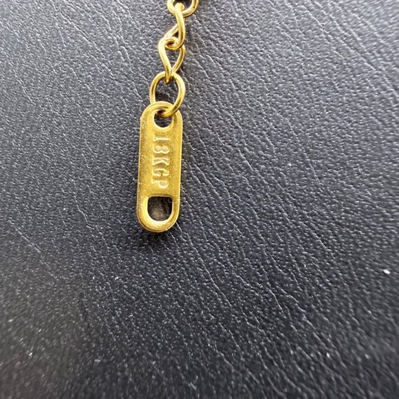 Necklace Clover Pendant Elegant Minimalist 18K Gold Plated 18-20 inches - Picture 6 of 7